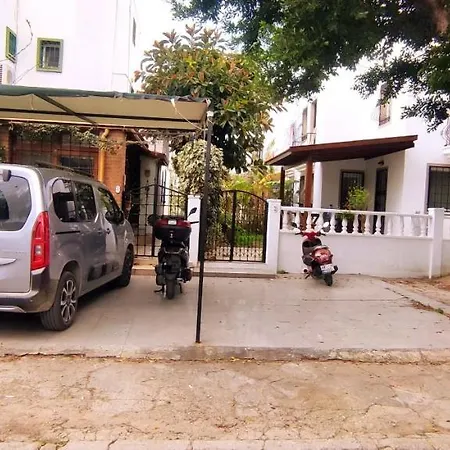 Central, Cozy, Spacy, Wide Terrace, Garden, 2br, Free Parking, Fast Wi-fi, 4ppl Apartmán *