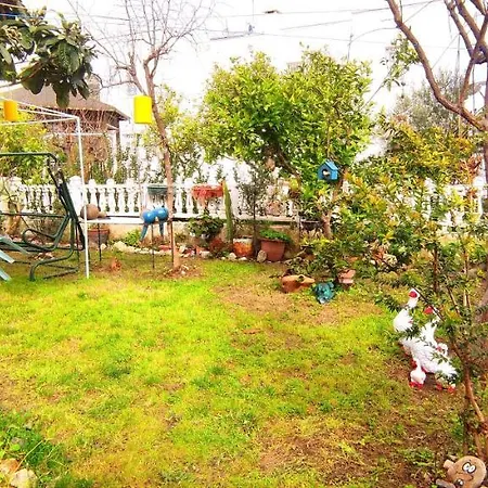 Central, Cozy, Spacy, Wide Terrace, Garden, 2br, Free Parking, Fast Wi-fi, 4ppl Apartmán Bodrum