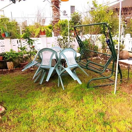 Central, Cozy, Spacy, Wide Terrace, Garden, 2br, Free Parking, Fast Wi-fi, 4ppl Apartmán