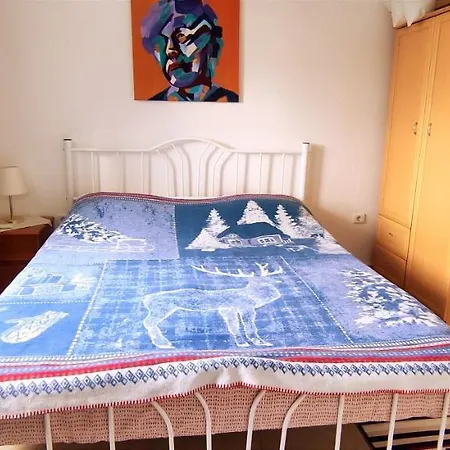 Central, Cozy, Spacy, Wide Terrace, Garden, 2br, Free Parking, Fast Wi-fi, 4ppl Apartmán