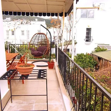 Central, Cozy, Spacy, Wide Terrace, Garden, 2br, Free Parking, Fast Wi-fi, 4ppl Apartmán