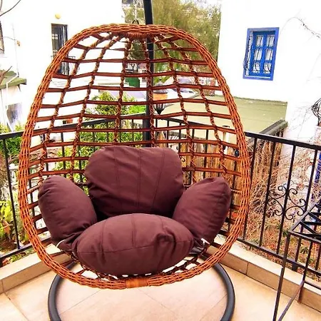 Apartmán Central, Cozy, Spacy, Wide Terrace, Garden, 2br, Free Parking, Fast Wi-fi, 4ppl