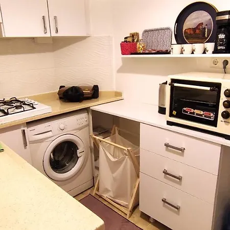 Central, Cozy, Spacy, Wide Terrace, Garden, 2br, Free Parking, Fast Wi-fi, 4ppl Apartmán