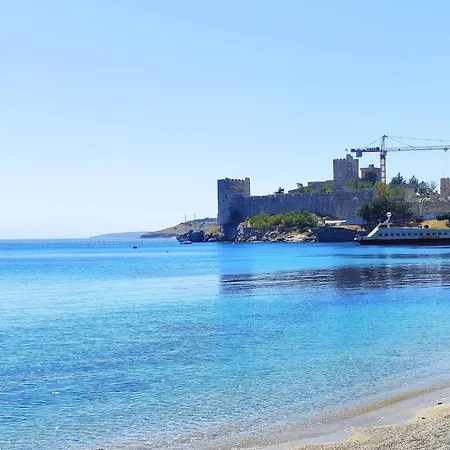 Central, Cozy, Spacy, Wide Terrace, Garden, 2br, Free Parking, Fast Wi-fi, 4ppl Apartmán Bodrum