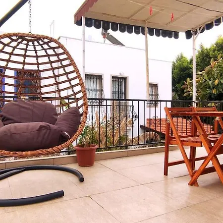 Central, Cozy, Spacy, Wide Terrace, Garden, 2br, Free Parking, Fast Wi-fi, 4ppl Lejlighed *