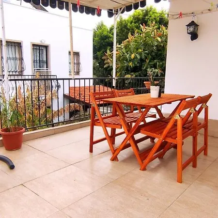 Lejlighed Central, Cozy, Spacy, Wide Terrace, Garden, 2br, Free Parking, Fast Wi-fi, 4ppl *
